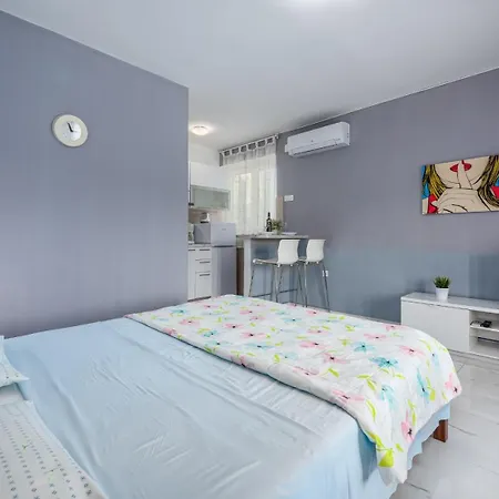 Luciana With Garden And Sea View Apartman *